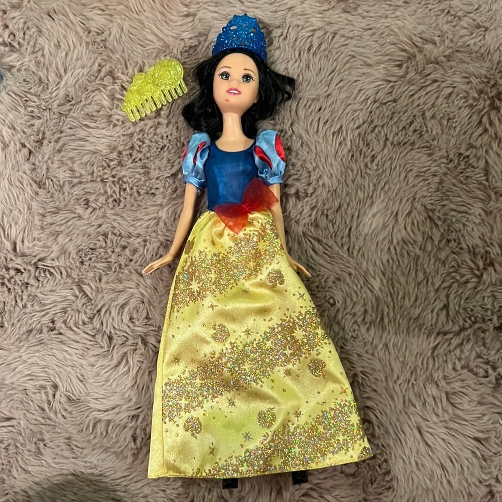 Disney Princess Snow White Barbie Doll red blue yellow outfit dress crown shoes‌ - Picture 2 of 6
